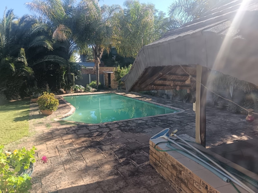 4 Bedroom Property for Sale in Heuwelsig Northern Cape
